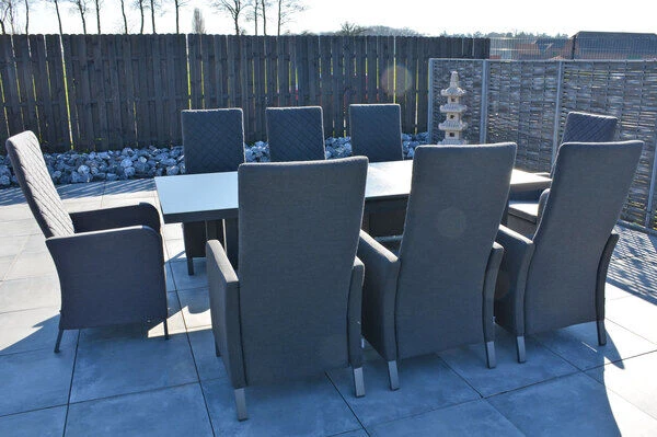 OUTFLEXX Malaga Premium Esstischgarnitur, Anthrazit/grau/sooty, Alu/Glas/Subrella, 180/240cm, 8 Sessel, Ausziehfunktion, Verstellbare Rückenlehne 16 OUTFLEXX Malaga Premium Esstischgarnitur, Anthrazit/grau/sooty, Alu/Glas/Subrella, 180/240cm, 8 Sessel, Ausziehfunktion, Verstellbare Rückenlehne – Bild 14